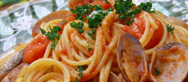トマトソースパスタ